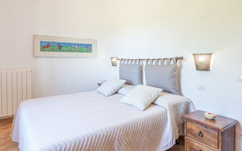 Il Grillo 10: Cama, Habitación, Mueble, Lecho, Sábana, Diseño De Interiores, Madera, Linos, Piso, Suelo