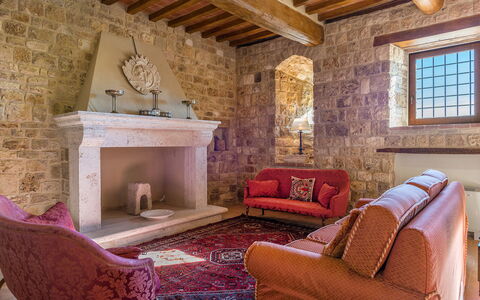 Santa Illuminata 12: Pared, Mueble, Piso, Diseño De Interiores, Suelo, Techo, Sala, Encendiendo, Marrón, Habitación
