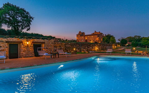 Santa Illuminata 12: Paisaje, Inmuebles, Castillo, Piscina, Mansión, Villa, Hacienda, Paisajismo, Palacio