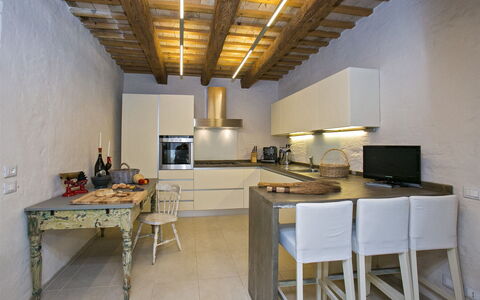 Casa Angela 6: Mueble, Diseño De Interiores, Piso, Cocina, Mostrador, Madera, Suelo, Techo, Aparato De Cocina, Habitación