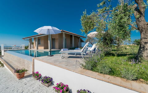 Casa di Eolo 8+2: Inmuebles, Villa, Sombra, Balcón, Piscina, Eco Hotel, Recurso, Mueble Para Exteriores, Estructura Al Aire Libre, Paraguas