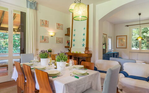 Villa la Meridiana 8+1: Mueble, Diseño De Interiores, Techo, Mesa, Silla, Piso, Comedor, Habitación, Encendiendo, Casa