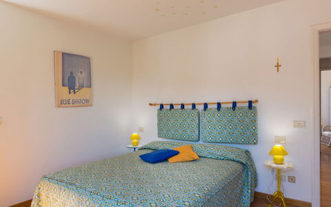Villa la Meridiana 8+1: Diseño De Interiores, Cama, Mueble, Habitación, Pared, Sábana, Lecho, Suelo, Habitación, Madera