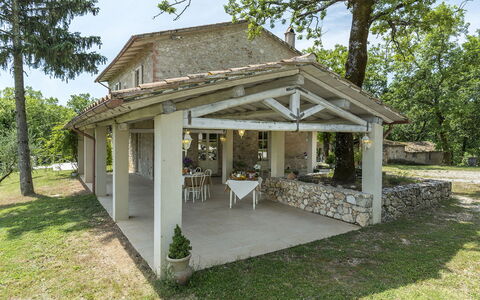 Villa la Corte 6: Madera, Techo, Cabaña, Sombra, Estructura Al Aire Libre, Jardín, Inmuebles, Casa De Campo, Edificios Del Jardín, Paisajismo