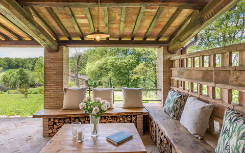 Podere Fabbrica 12: Mueble, Madera, Techo, Porche, Mesa, Diseño De Interiores, Manchas De Madera, Madera Dura, Silla, Mueble Para Exteriores