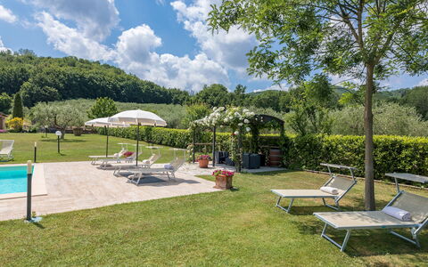 Le Terre di Nunzio 12: Jardín, Césped, Eco Hotel, Piscina, Recurso, Paisajismo, Plantación, Mueble Para Exteriores, Parque, Casa De Campo