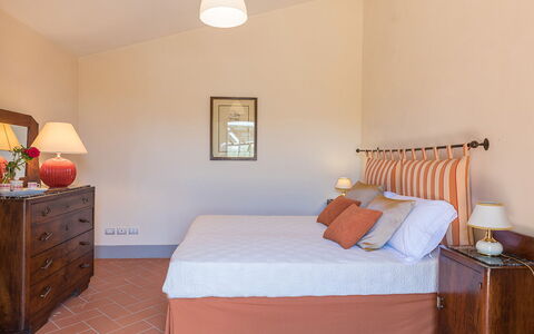 Villa Santa Maria 14: Mueble, Cama, Diseño De Interiores, Habitación, Piso, Madera, Sábana, Suelo, Lecho, Habitación