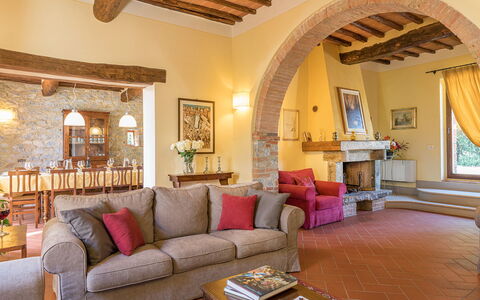 Villa Santa Maria 14: Mueble, Diseño De Interiores, Pared, Piso, Sofá, Suelo, Madera, Sala, Techo, Casa