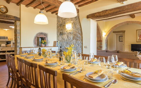 Villa Santa Maria 14: Mueble, Diseño De Interiores, Comedor, Mesa, Cocina Y Comedor Mesa, Piso, Casa, Silla, Techo, Encendiendo