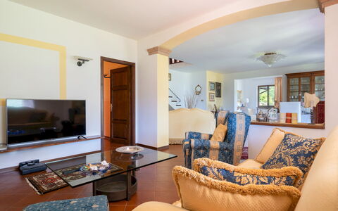 Villa Costanza 6: Mueble, Diseño De Interiores, Piso, Sofá, Suelo, Techo, Madera, Habitación, Sala, Mesa