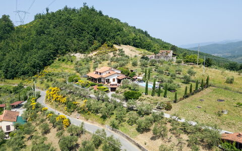Villa Costanza 6: Paisaje, Colina, Casa, Área Rural, Tierras Altas, Hill Station, Pueblo, Pendiente, Inmuebles, Pueblo De Montaña