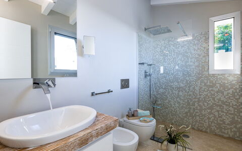 Villa Amar 4: Baño, Arreglo De Tubería, Piso, Pared, Diseño De Interiores, Lavabo Del Baño, Lavabo, Suelo, Grifo, Casa