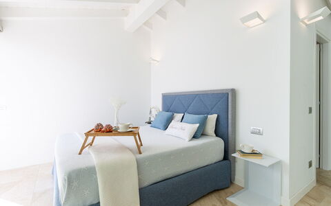 Villa Amar 4: Mueble, Diseño De Interiores, Pared, Habitación, Madera, Cama, Piso, Habitación, Suelo, Casa