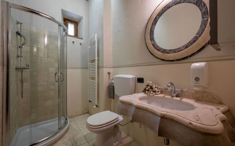 Podere Bellaria 18+2: Diseño De Interiores, Piso, Suelo, Mueble, Arreglo De Tubería, Baño, Habitación, Encendiendo, Grifo, Techo