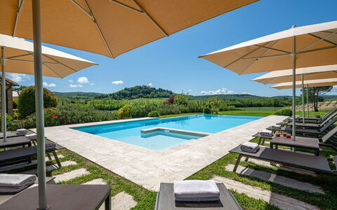 Podere Bellaria 18+2: Accidentes Geográficos Montañosas, Piscina, Colina, Montaña, El Terreno Del Lote, Jardín, Recurso, Mueble Para Exteriores, Cordillera, Hill Station