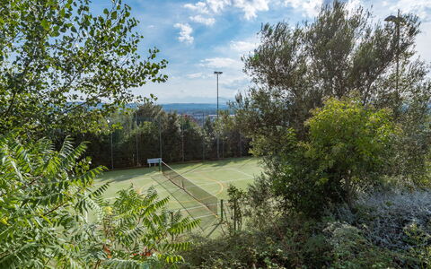 Villa Ambrah 12+1: Árbol, Pista De Tenis, Cancha De Basketball, Red, Parque, Césped Artificial