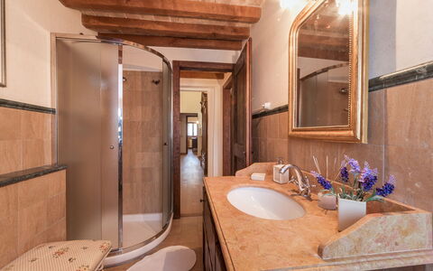 Villa Ambrah 12+1: Diseño De Interiores, Piso, Madera, Arreglo De Tubería, Suelo, Lavabo Del Baño, Baño, Techo, Grifo, Encendiendo