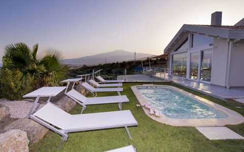 Villa Aura 6: Piscina, Recurso, Casa, Mueble Para Exteriores, Inmuebles, Eco Hotel, Villa, Sombra, Paisajismo, Ocio