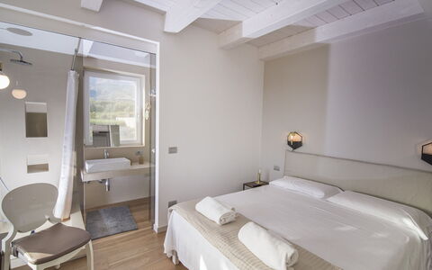 Villa Aura 6: Diseño De Interiores, Habitación, Mueble, Casa, Cama, Suelo, Departamento, Techo, Habitación, Marco De La Cama
