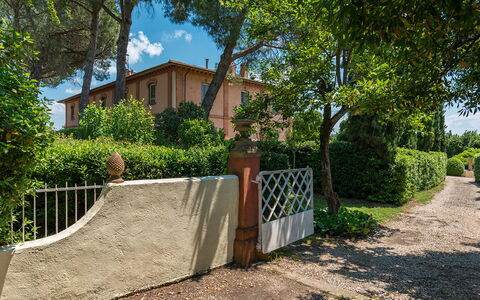 Villa delle Sophore 12: Arbusto, Barrio Residencial, Casa, Casa, Inmuebles, Jardín, Paisajismo, Hacienda, Yarda, Sombra