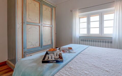 Villa Elena 9+1: Habitación, Diseño De Interiores, Madera, Cama, Mueble, Suelo, Habitación, Sábana, Piso, Lecho