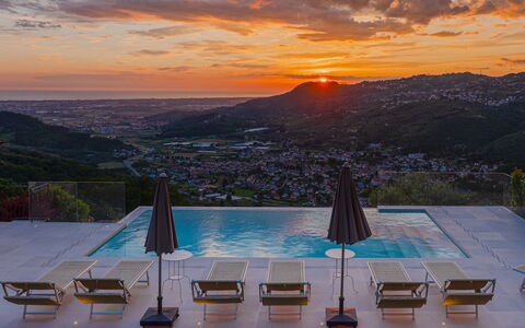 Villa Elena 9+1: Piscina, Colina, Oscuridad, Resplandor Crepuscular, Amanecer, Ocio, Puesta De Sol, Hill Station, Noche, Eco Hotel