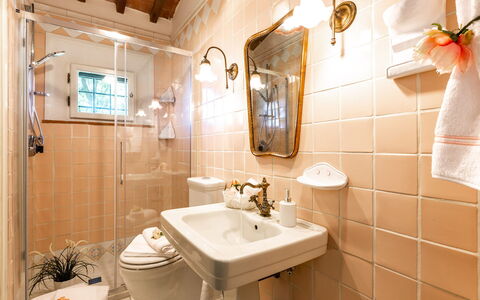 Villa Elisa 16: Baño, Arreglo De Tubería, Lavabo Del Baño, Diseño De Interiores, Lavabo, Grifo, Piso, Bañera, Plomería, Suelo