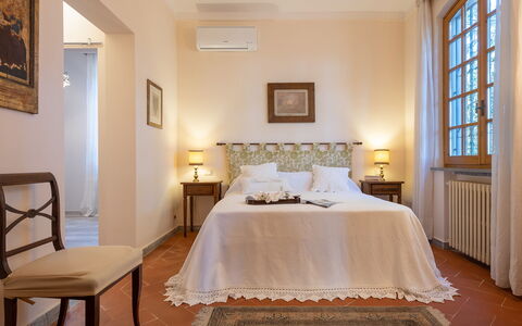 Villa Fiorentini 10: Mueble, Diseño De Interiores, Piso, Madera, Suelo, Techo, Habitación, Habitación, Cama, Encendiendo