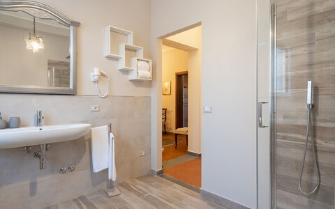 Villa Fiorentini 10: Piso, Suelo, Diseño De Interiores, Habitación, Mueble, Encendiendo, Arreglo De Tubería, Techo, Casa, Puerta