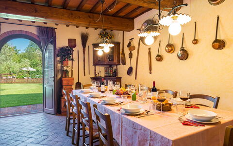 Villa Gino 8+2: Mueble, Mesa, Madera, Diseño De Interiores, Silla, Techo, Cocina Y Comedor Mesa, Comedor, Encendiendo, Lámpara