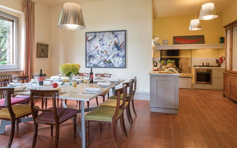 Villa Il Cedro 10+1: Mueble, Diseño De Interiores, Piso, Mesa, Silla, Comedor, Madera, Techo, Cocina Y Comedor Mesa, Habitación