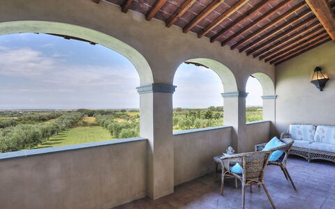 Villa Il Meluccio 12: Columna, Hacienda, Balcón