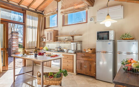 Villa le Chiarne 22: Cocina, Madera, Mueble, Diseño De Interiores, Mostrador, Piso, Electrodoméstico, Casa, Aparato De Cocina, Silla