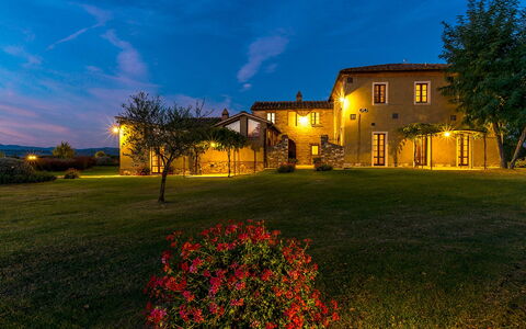 Villa le Chiarne 22: Paisaje, Pradera, Llanura, Campo, Inmuebles, Prado, Oscuridad, Pradera, Noche, Pueblo