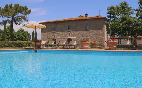 Le Caselle 26: Piscina, Inmuebles, Hacienda, Villa, Recurso, Eco Hotel, Hotel