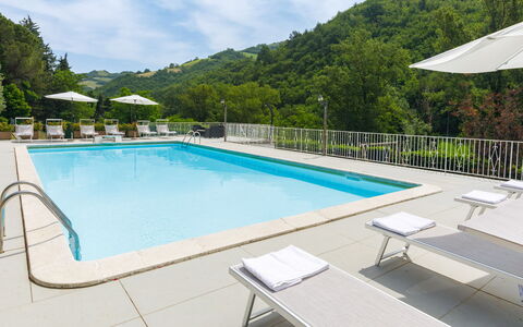 La Villa Dina 10: Piscina, Recurso, Eco Hotel, Mueble Para Exteriores, Hotel, Thermae, Ciudad De Vacaciones, Sunlounger, Villa
