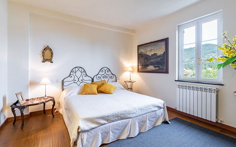 Villa Baia Blu 12: Habitación, Diseño De Interiores, Mueble, Cama, Habitación, Sábana, Lecho, Marco De La Cama, Marco, Techo