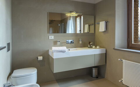 La Vecchia Fonte 15: Diseño De Interiores, Piso, Arreglo De Tubería, Suelo, Baño, Habitación, Encendiendo, Lavabo, Plomería, Grifo