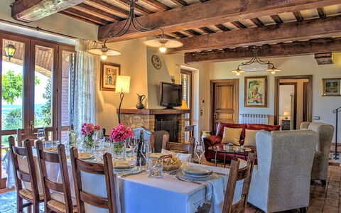 Villa Bella 8: Mueble, Pared, Diseño De Interiores, Mesa, Silla, Madera, Piso, Cocina Y Comedor Mesa, Comedor, Casa