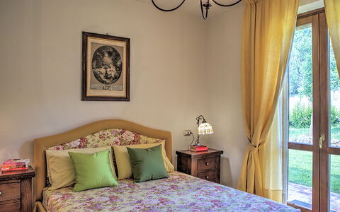 Villa Bella 8: Mueble, Diseño De Interiores, Cama, Habitación, Madera, Sábana, Lecho, Habitación, Suelo, Linos
