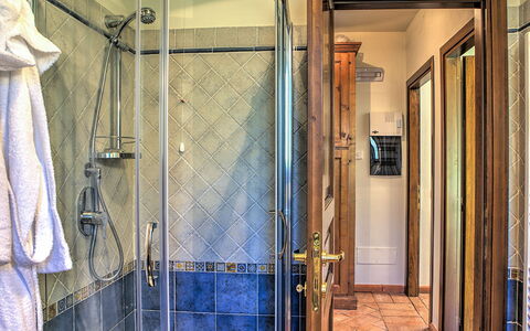 Villa Bella 8: Piso, Arreglo De Tubería, Diseño De Interiores, Suelo, Plomería, Encendiendo, Puerta, Baño, Loseta, Material Compuesto