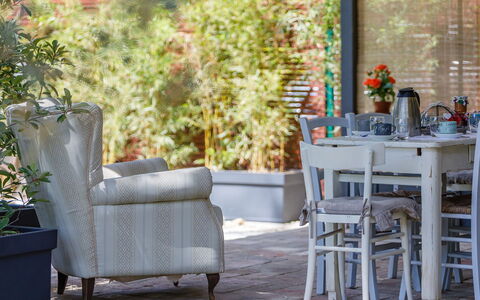 La Casa di Nanì 8: Mueble, Silla, Diseño De Interiores, Mesa, Maceta, Habitación, Mueble Para Exteriores, Comedor, Planta De Casa, Cocina Y Comedor Mesa