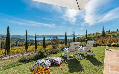 La Martinella 12: Paisaje, Arbusto, El Terreno Del Lote, Jardín, Cobertura Del Suelo, Mueble Para Exteriores, Paisajismo, Hill Station, Sombra