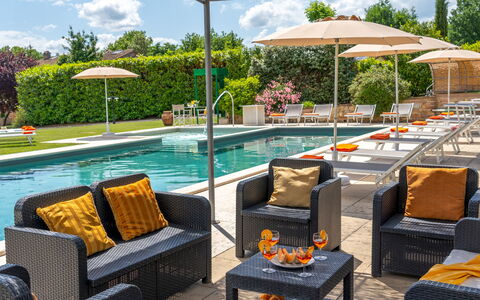 La Colonica 18: Piscina, Mueble Para Exteriores, Mueble, Paraguas, Recurso, Sunlounger, Silla, Mesa Al Aire Libre, Jardín, Eco Hotel