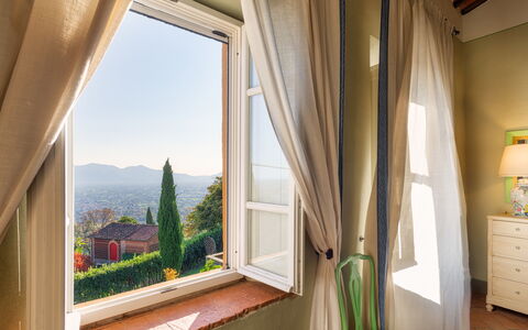 Villa Primo Sole 22: Diseño De Interiores, Mueble, Cortina, Tratamiento De La Ventana, Cubiertas De Ventanas, Silla, Habitación, Eco Hotel, Sombra, Balcón