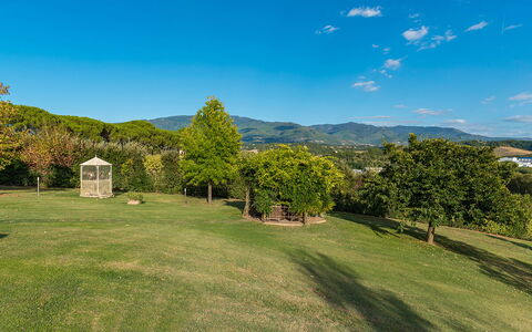 Villa Leonardo 30+6: Cielo, Árbol, Accidentes Geográficos Montañosas, Naturaleza, Hierba, Colina, Paisaje Natural, Montaña, Pradera, Paisaje