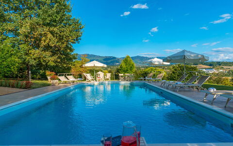 Villa Leonardo 30+6: Piscina, Accidentes Geográficos Montañosas, Montaña, Colina, Mueble Para Exteriores, Recurso, Cordillera, Paraguas, Eco Hotel, Sunlounger