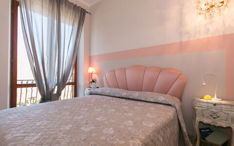 Villa Ombrosa 8: Mueble, Cama, Habitación, Diseño De Interiores, Lecho, Sábana, Linos, Habitación, Suelo, Textil