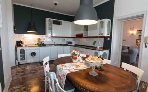 Villa Ombrosa 8: Mueble, Diseño De Interiores, Piso, Cocina, Techo, Habitación, Lámpara, Silla, Suelo, Mesa