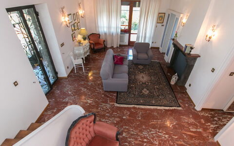 Villa Ombrosa 8: Piso, Diseño De Interiores, Suelo, Madera, Mueble, Encendiendo, Sala, Habitación, Casa, Techo